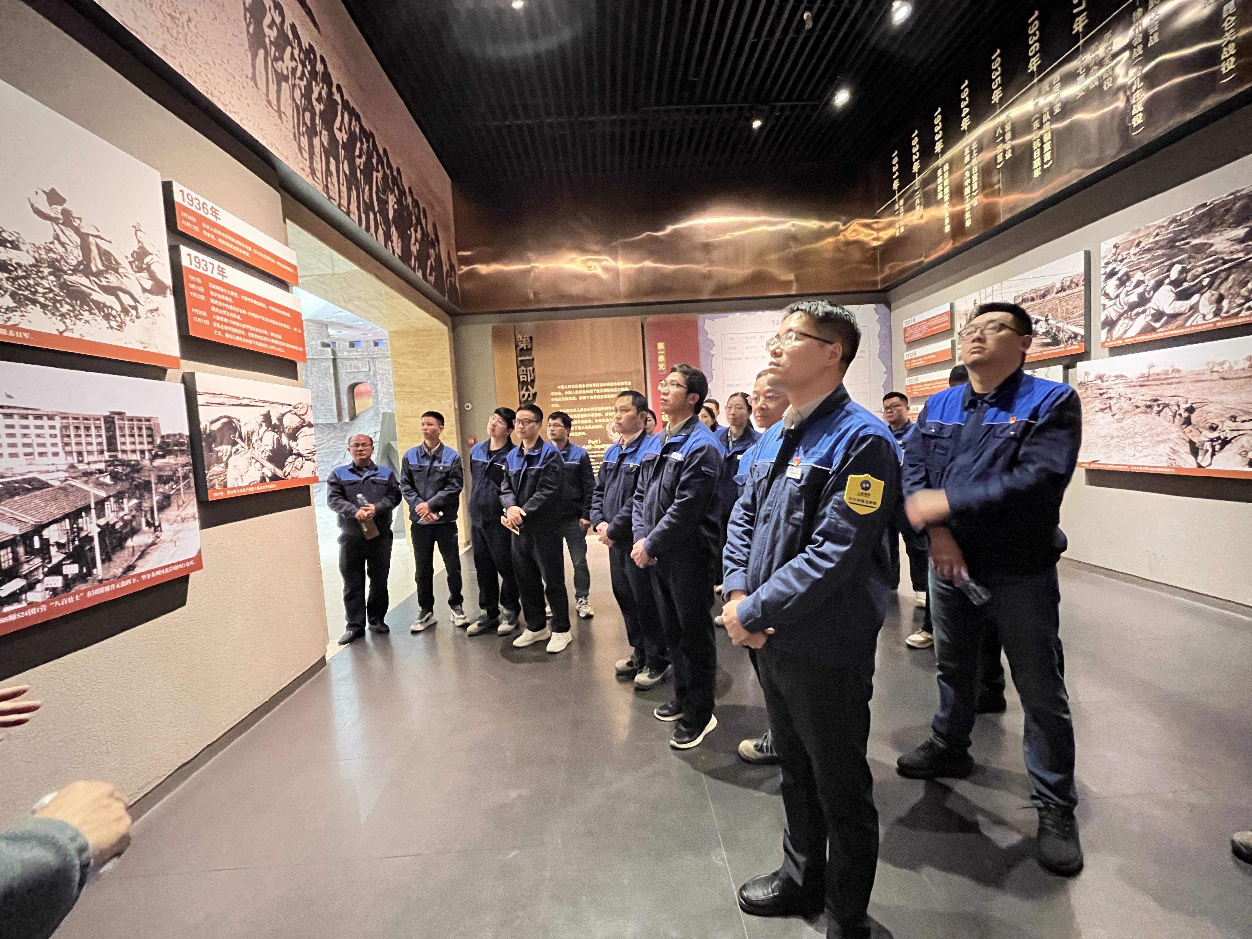 黨員正在參觀昆侖關(guān)戰(zhàn)役紀念館1.jpg 黨員正在參觀昆侖關(guān)戰(zhàn)役紀念館1.jpg